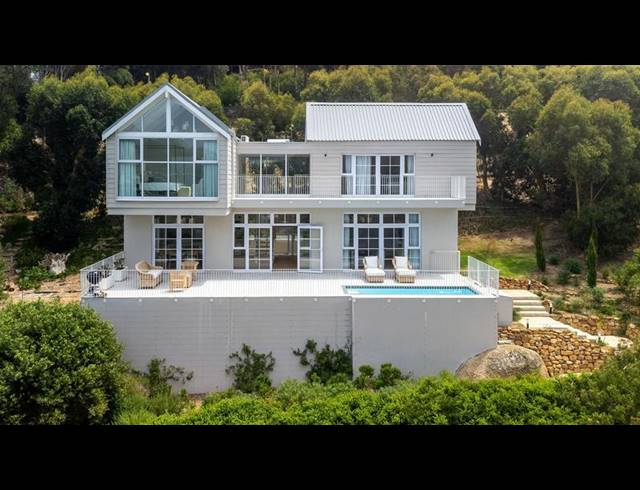 2 BEDROOM PROPERTY TO RENT IN HOUT BAY CENTRAL